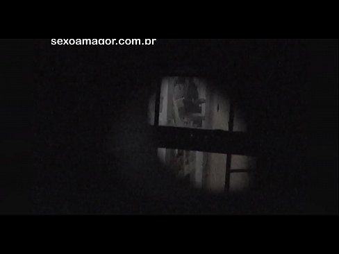 ❤️ Blondie, içi boş kərpiclərin arxasında gizlənmiş bir məhəllə voyeur tərəfindən gizli şəkildə videoya çəkilir ️ Keyfiyyətli seks bizdə ﹏
